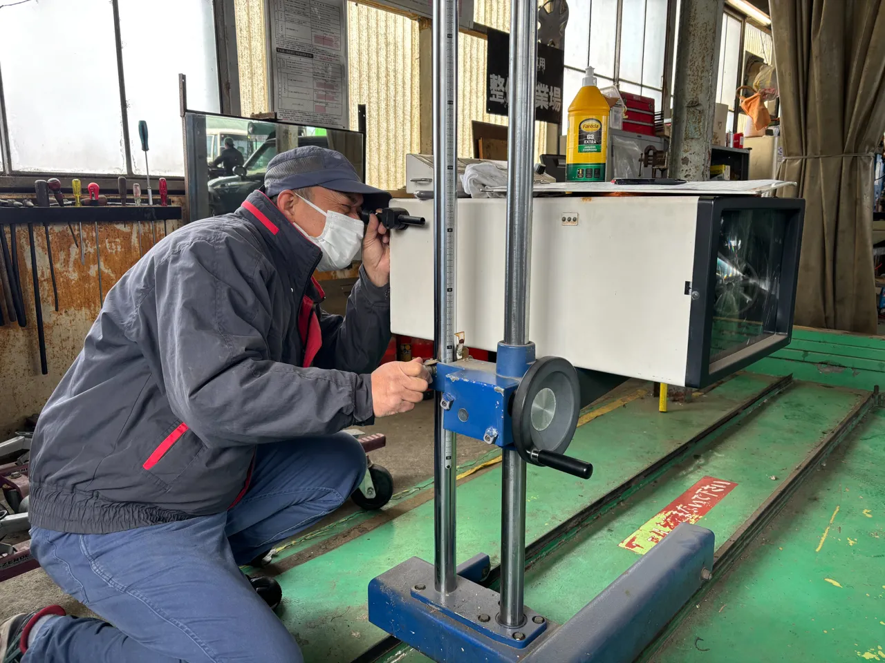 ヘッドライト点検の様子